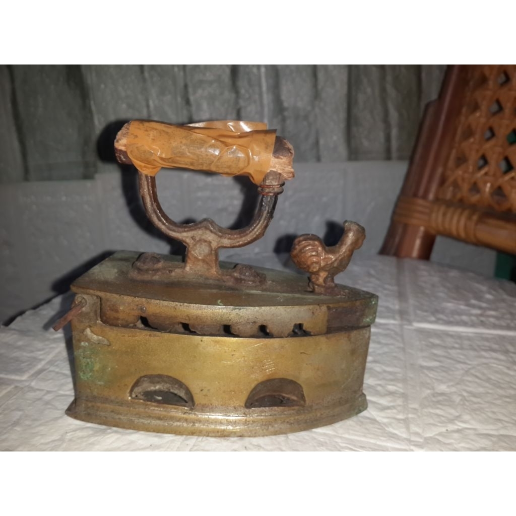 Setrika arang jadul Antik Langka bahan Kuningan/ Setrika kuno / rare item / kolektor item / vintage