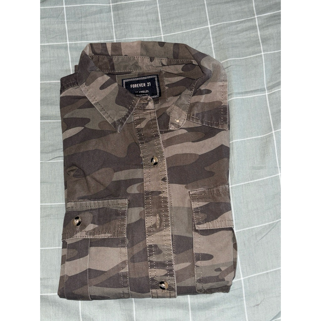 Preloved Atasan Wanita Forever 21 Hijau Army