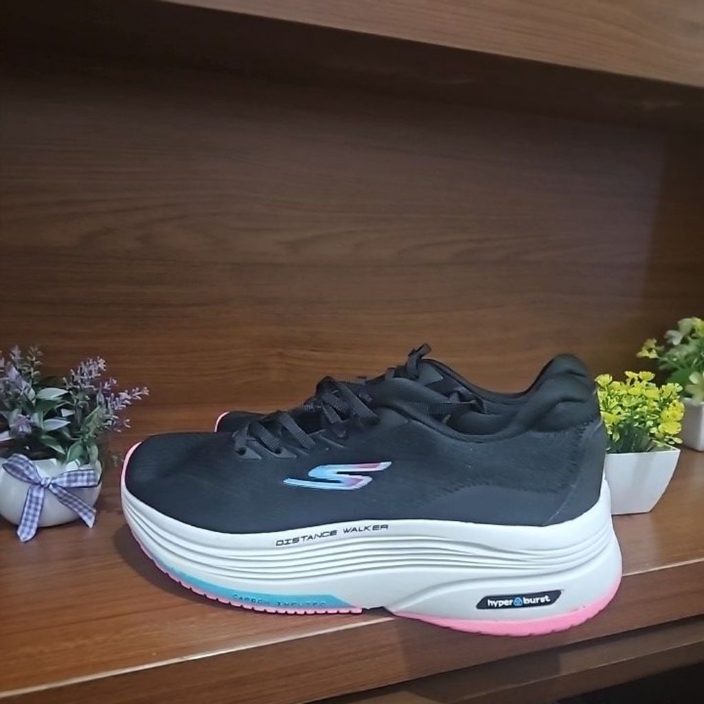 sepatu wanita olah raga