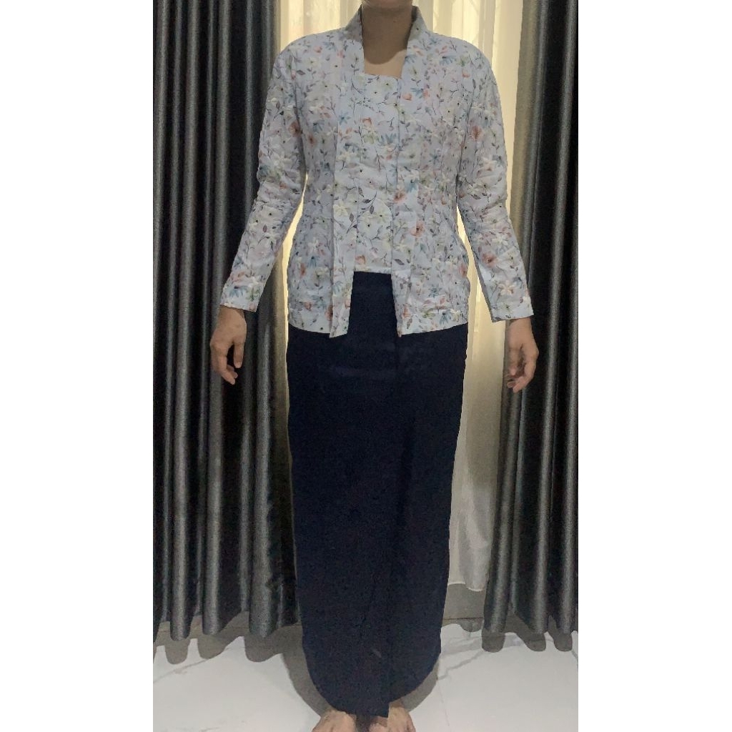 One set kebaya kartini dan rok satin