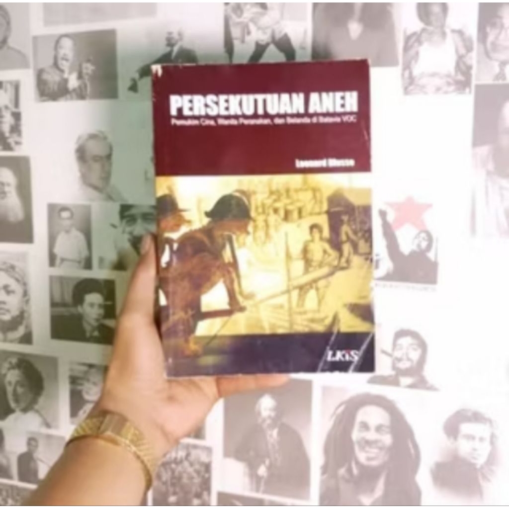 Persekutuan Aneh: Pemukim Cina, Wanita Peranakan, dan Belanda di Batavia VOC | Leonard Blusse