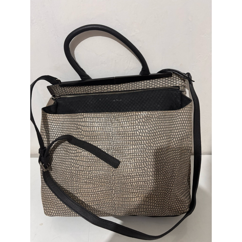 sling bag / hand bag leather brand Rouge And Lounge