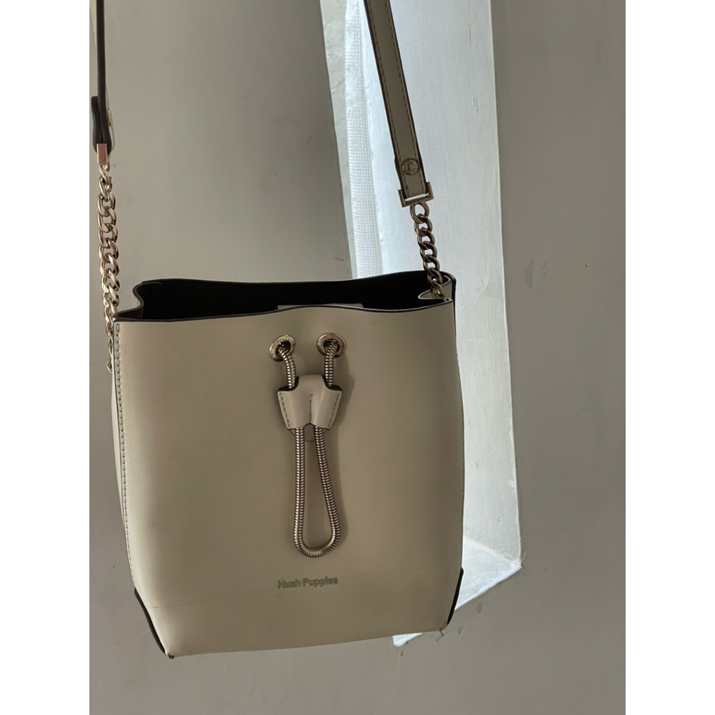 HUSH PUPPIES SLING BAG