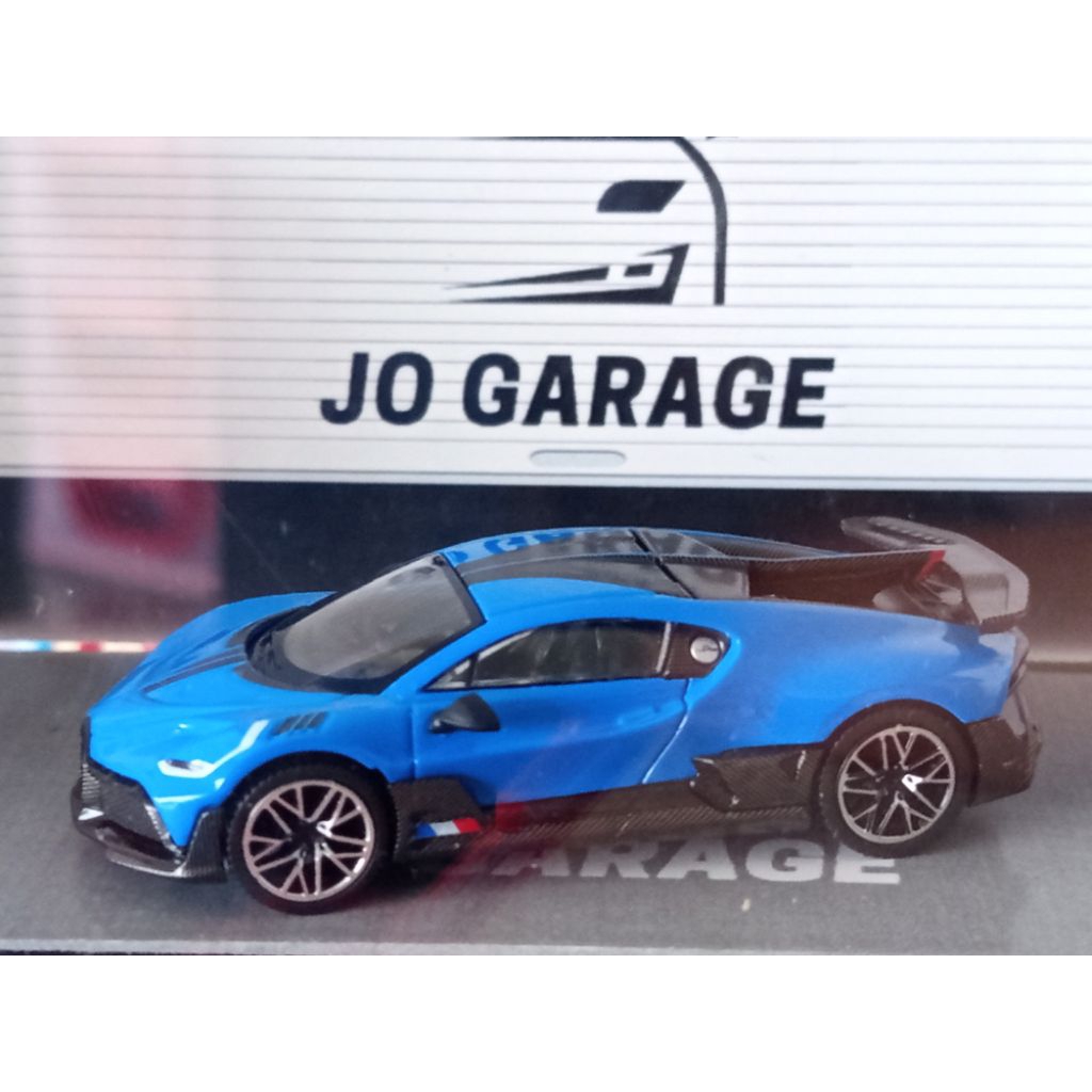 MiniGT Bugatti Divo Blue