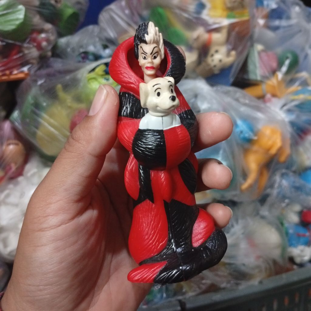 happy meal toys dalmatian Cruella figure
