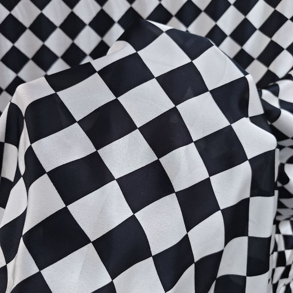 KAIN SATIN SILK PREMIUM MOTIF KOTAK HITAM PUTIH SISA GARMENT - KAIN SATEN MOTIF KOTAK HARGA/0,5M