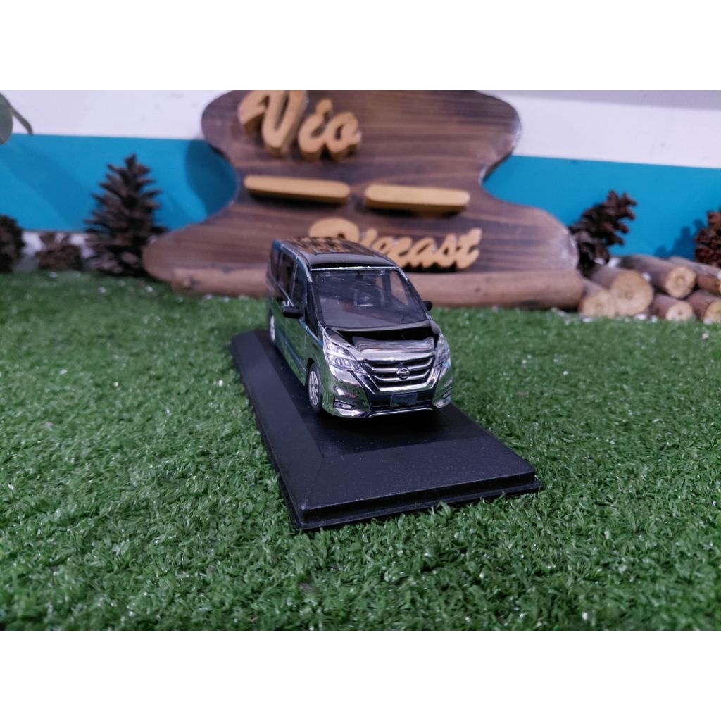 Diecast Miniatur Nissan Serena C27 chrome skala 1:43
