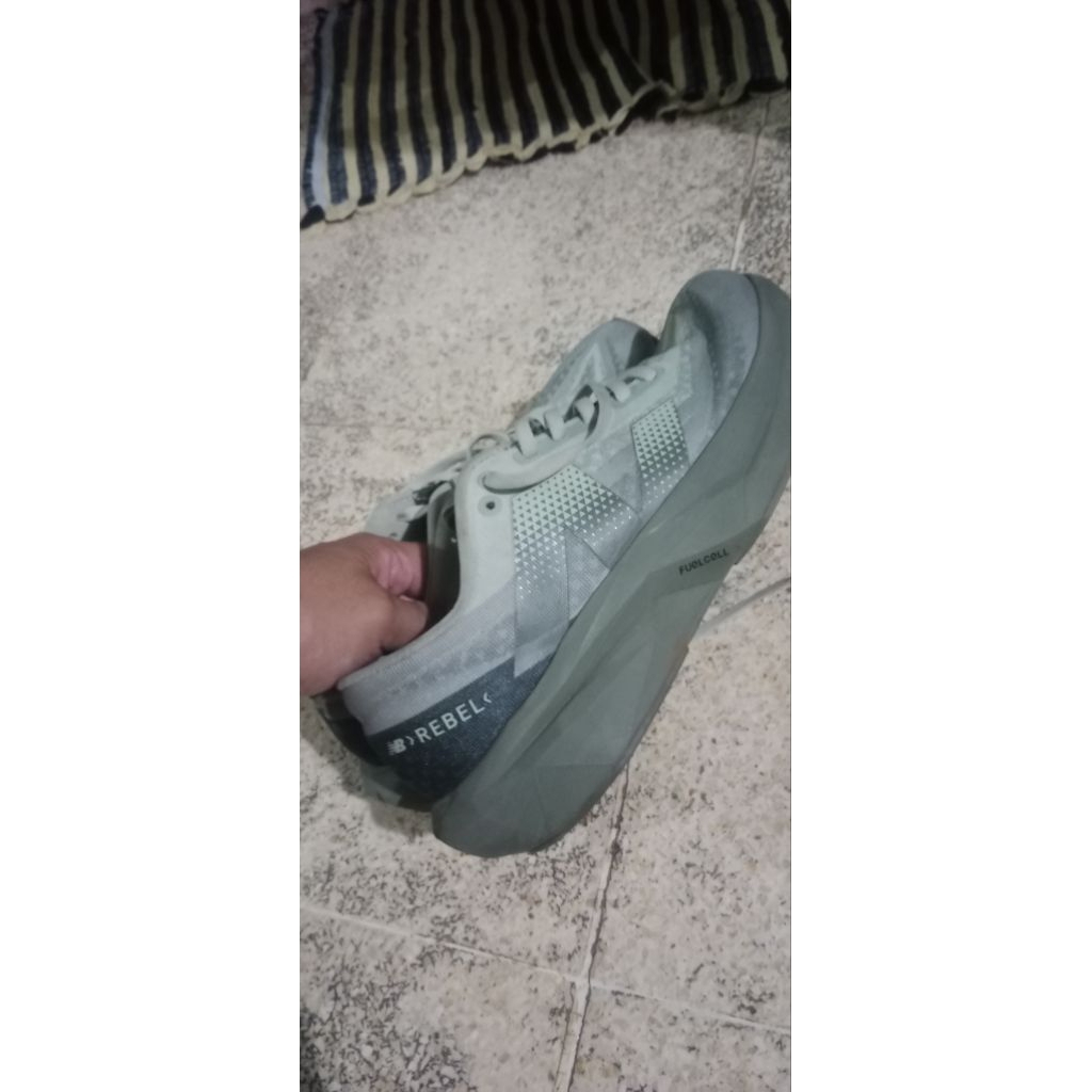 Sepatu Nb Rebel V3