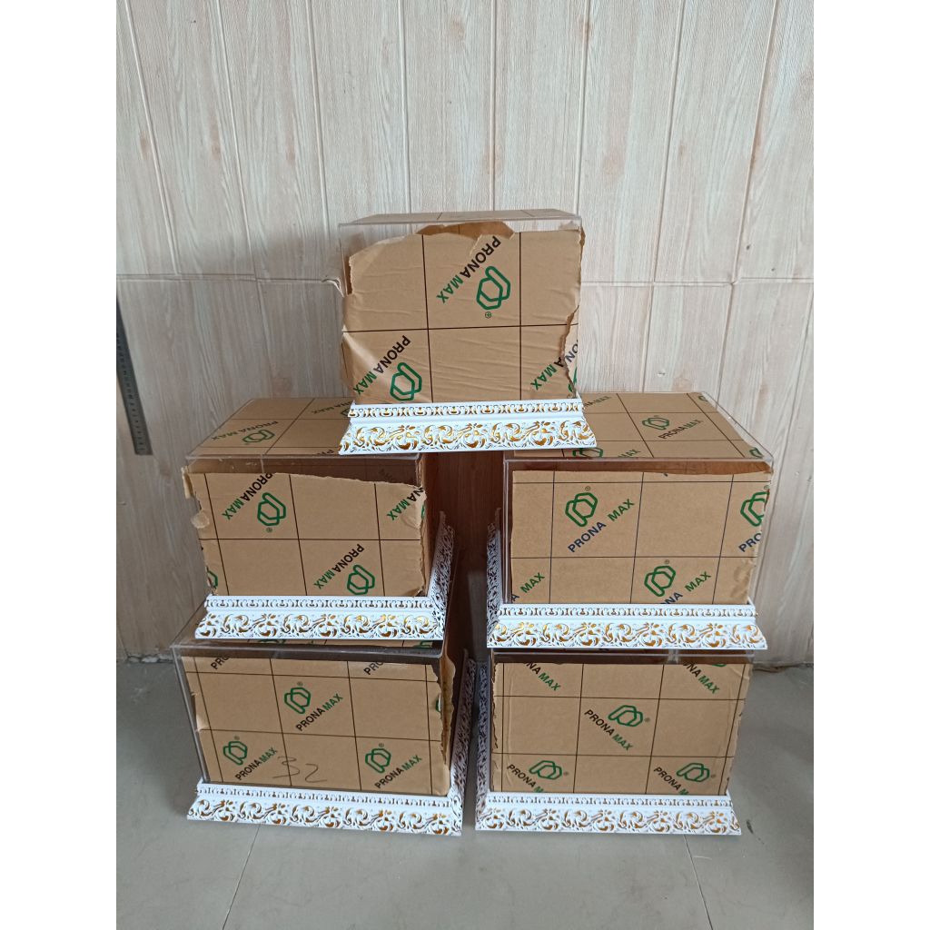 kotak hantaran akrilik
