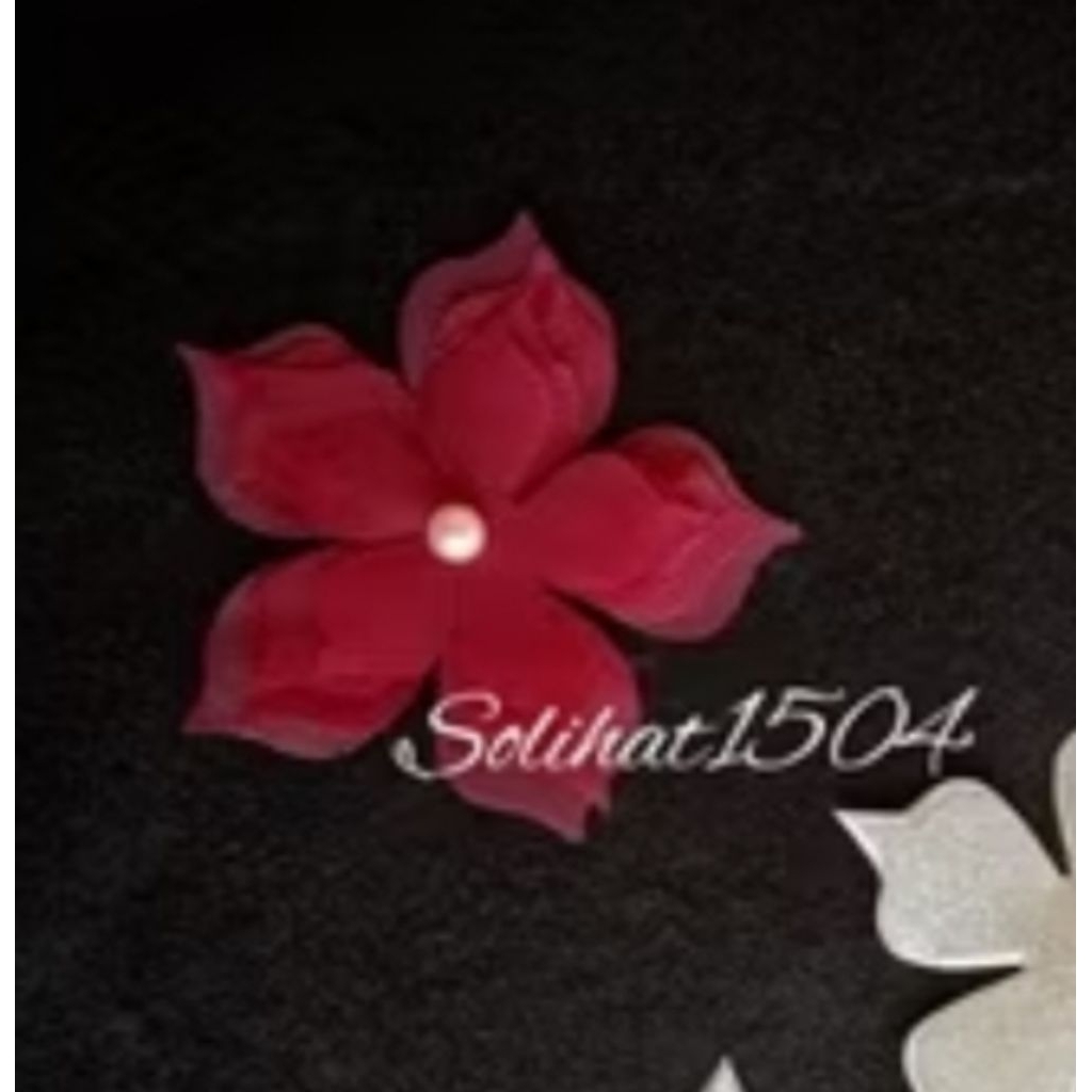 Aplikasi bunga tumpuk/bunga hiasan kebaya