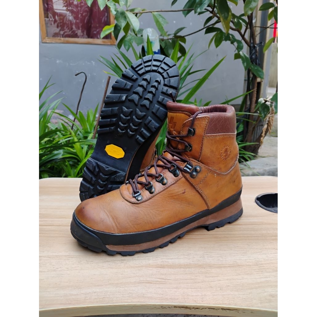 CRISPI hiking leather waterproof boots shoes