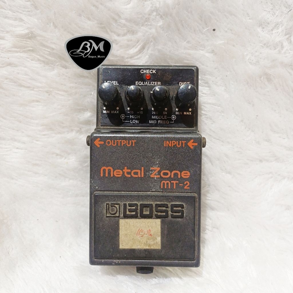 Efek gitar Boss MT2 Metalzone