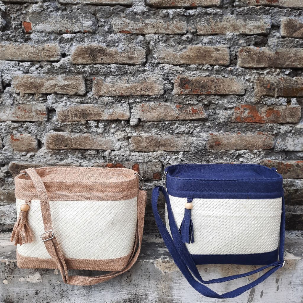 Tas selempang pandan / Tas Anyaman pandan / Tas pandan kombinasi jeans / Tas pandan kombinasi goni /