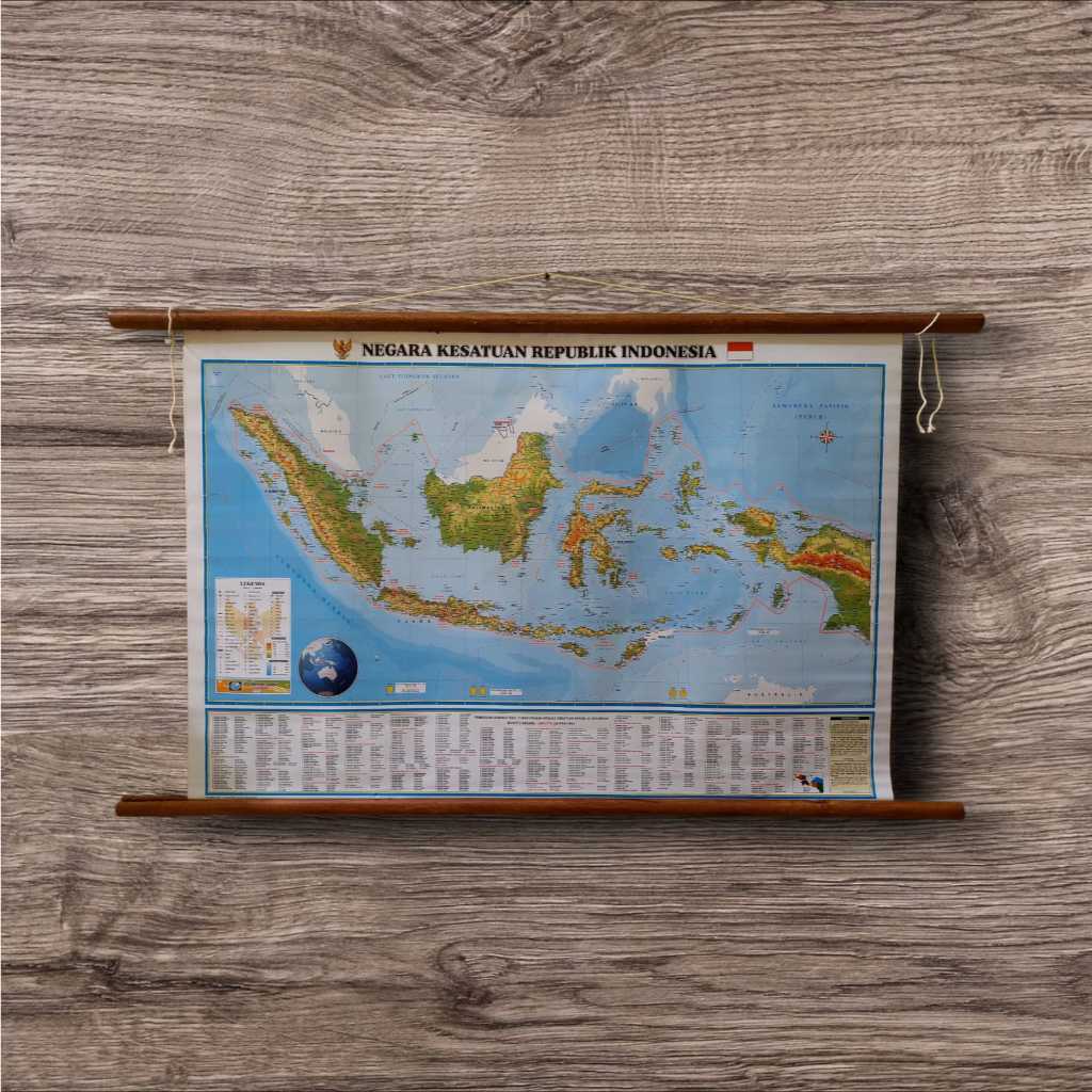 Peta Indonesia dan Peta Dunia Bingkai Kayu Kecil - [ Alat Peraga Geografis ]