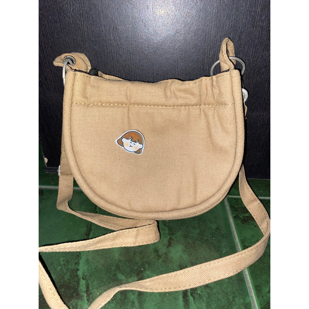 Preloved/priloved tas kanvas mini selempang wanita serut free pin