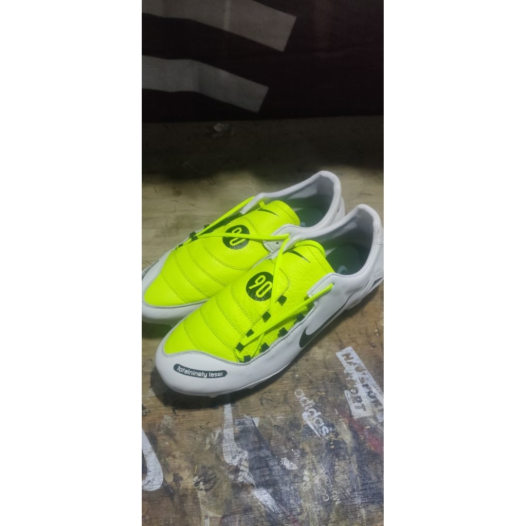 sepatu sepak bola kulit asli