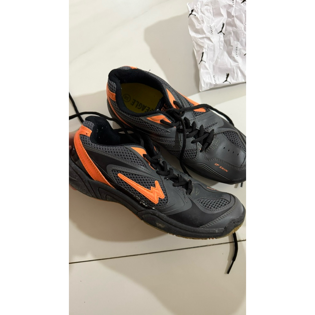 sepatu badminton wanita merk eagle