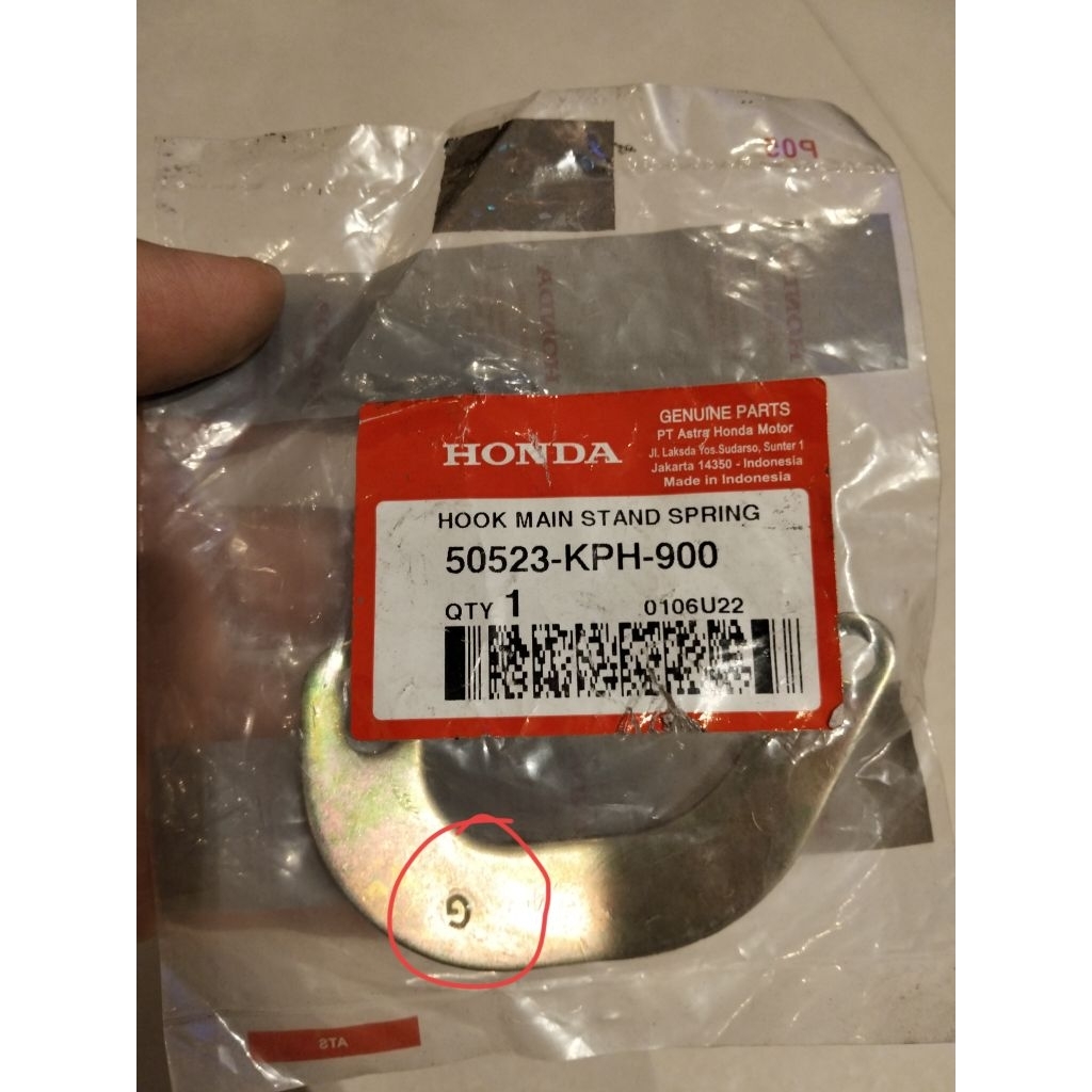 Tapak kuda standar tengah atau Hook main stand spring untuk motor Revo 100cc Suprafit X & New Kirana