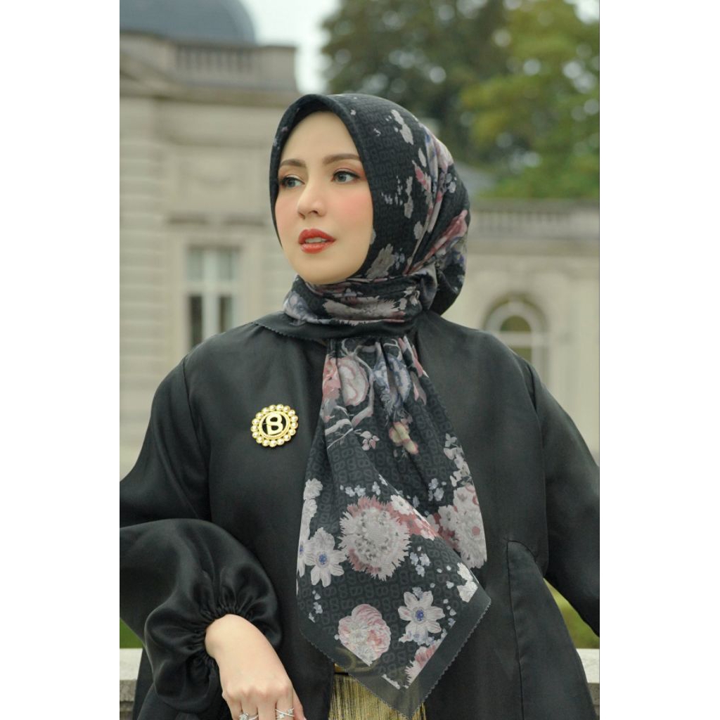 Buttonscarves as is: blume jetset, tapis vanilla, wicker steel grey, farra lily Reject sale no box