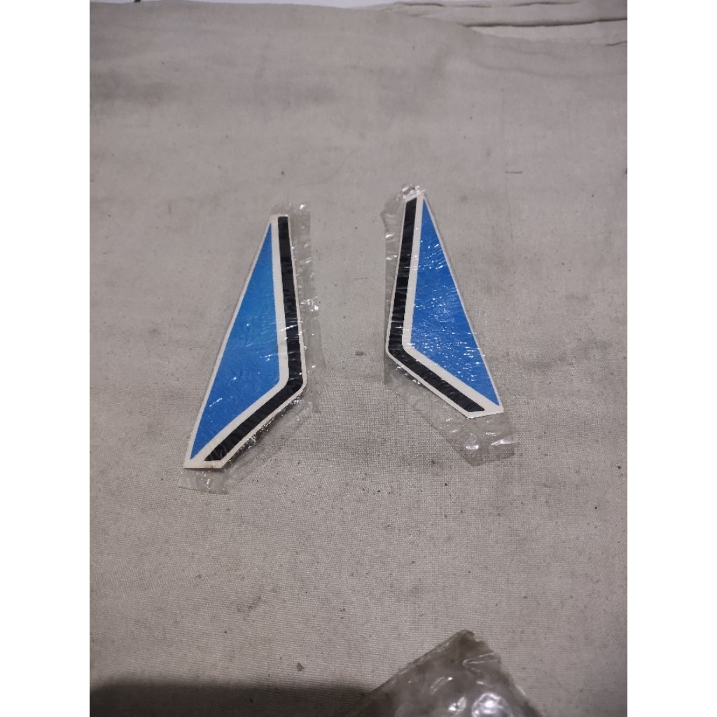 stiker box aki honda cb100 gelatik decal box aki honda cb100 gelatik