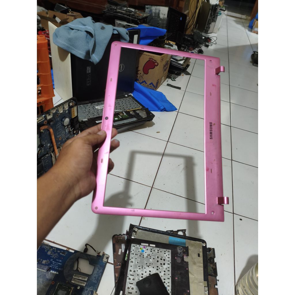 frame lcd laptop Samsung 355v ori