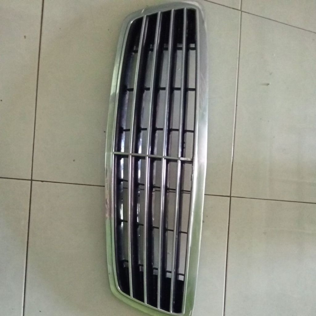 grill grille Mercedes Benz W203 kondisi second