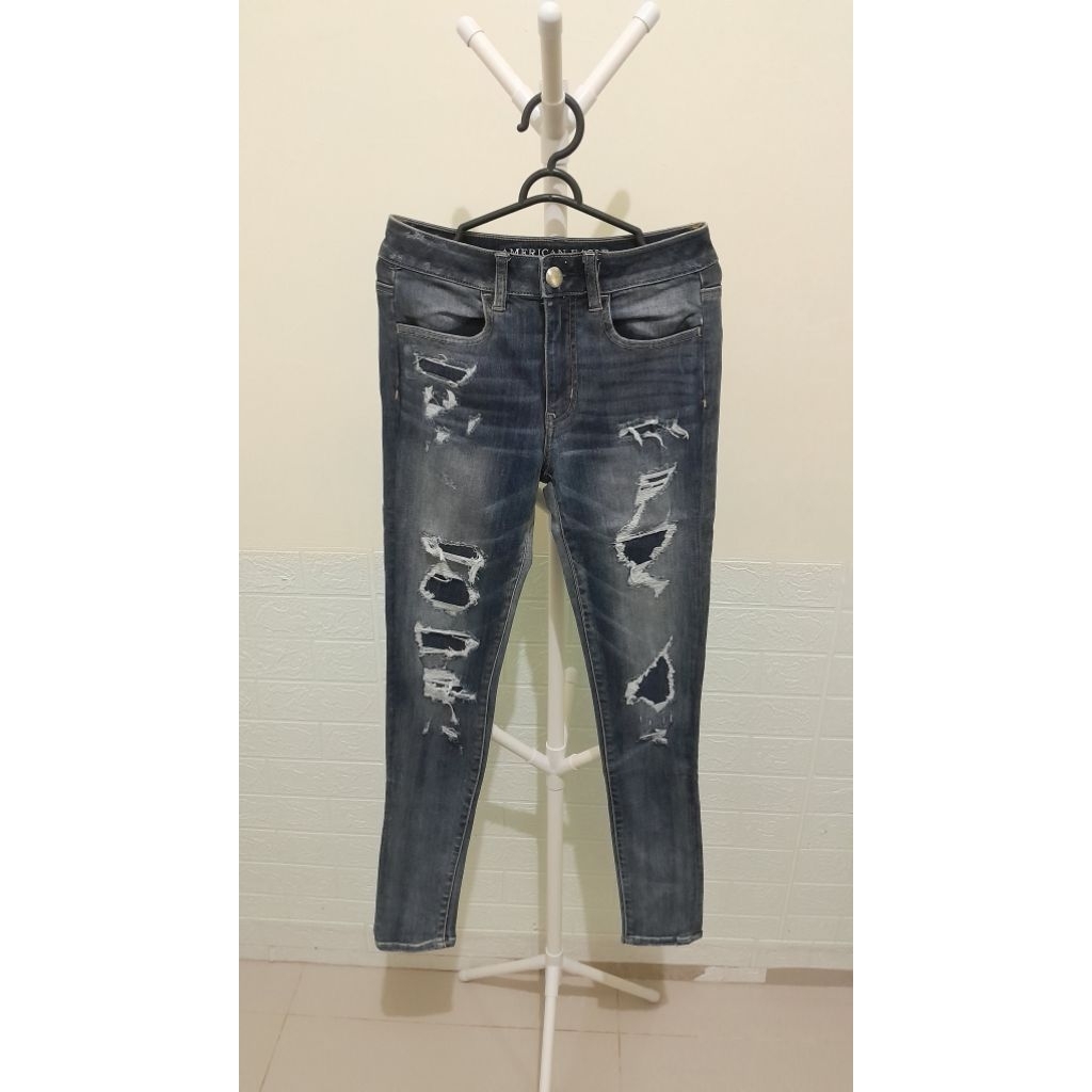 (PRELOVED) CELANA PANJANG JEANS WANITA / SKINNY RIPPED STRETCHY JEANS AMERICAN EAGLE