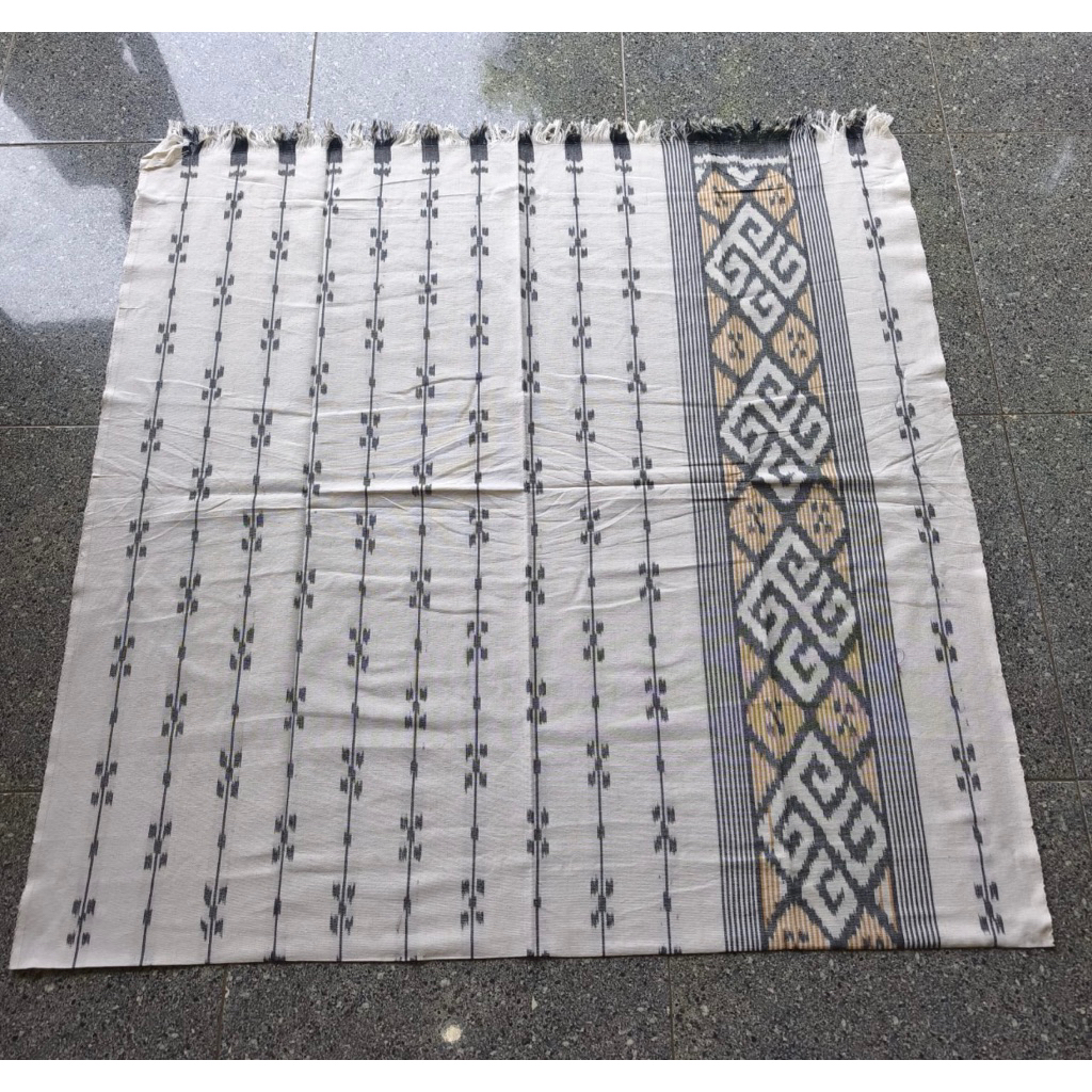 KAIN TENUN IKAT TROSO WARNA PUTIH ABU