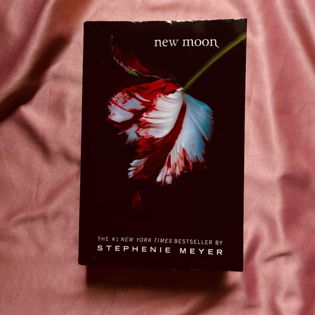 Novel New Moon Stephanie Meyer Twilight Saga Preloved Novel Import