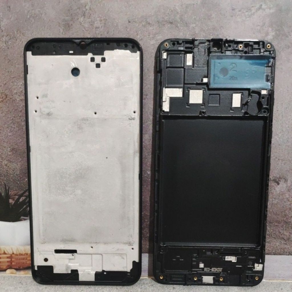 FRAME LCD - TULANGAN LCD - MIDDLE FRAME - TATAKAN LCD SAMSUNG A20