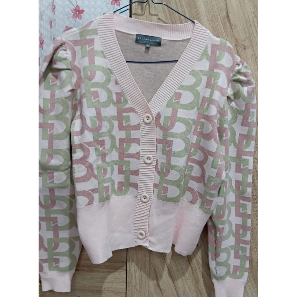 Benang Jarum BJ Mono Monogram Cardi Cardigan size L Knit Sweater Pink Crop Top Buttonscarves BS