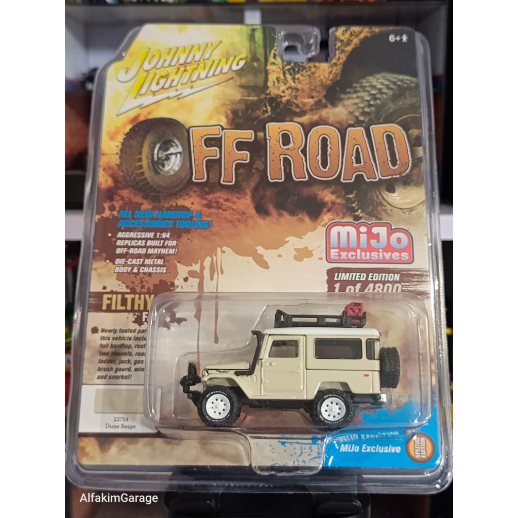 Johnny Lightning Import Heat 2004 Mitsubishi Lancer Evolution / Jeep, Cherokee XJ Goodyear / Yokoham