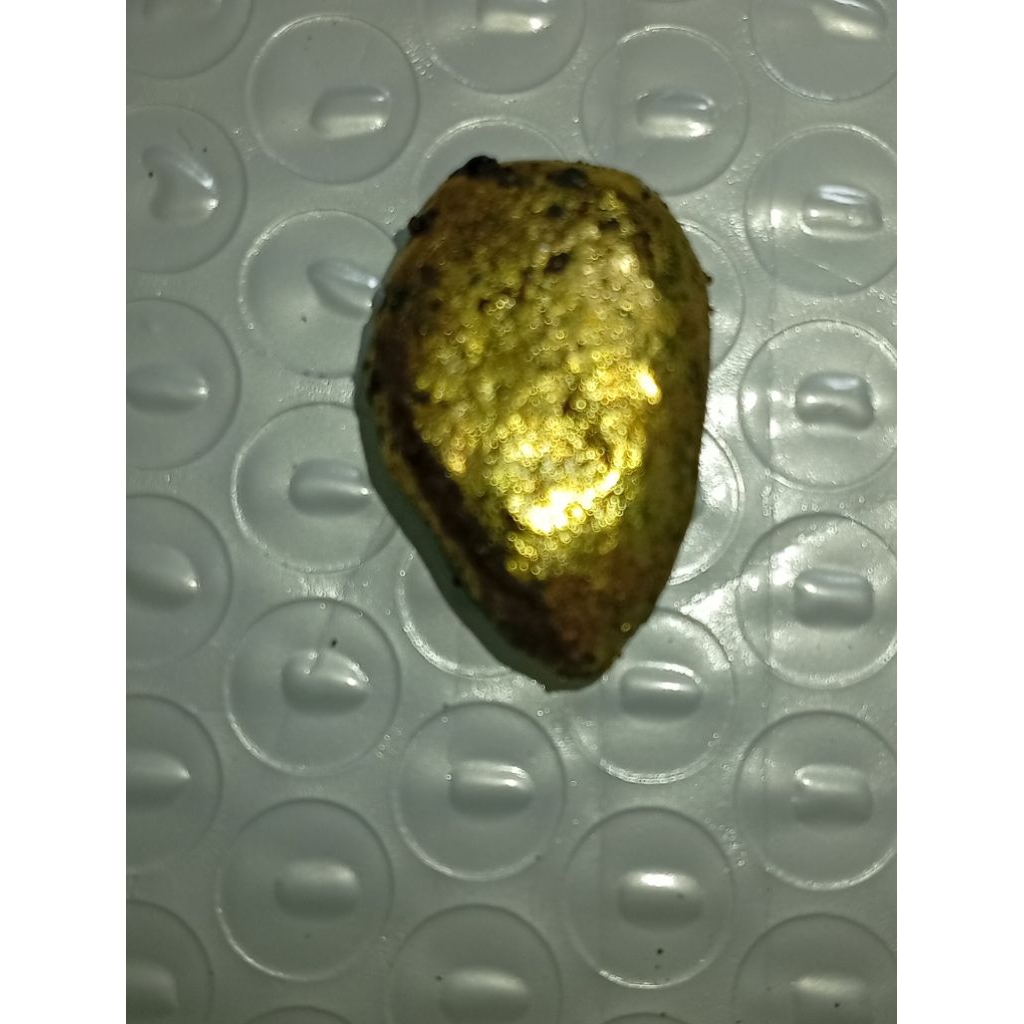 nuget logam emas temuan sungai terbatas