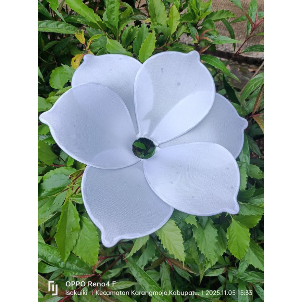 Kap Kelopak Bunga Dekorasi