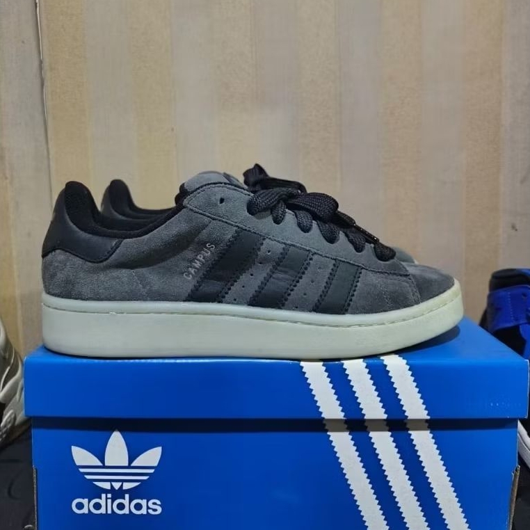 Dijual sepatu second ORIGINAL Adidas Campus 00s like new size 42
