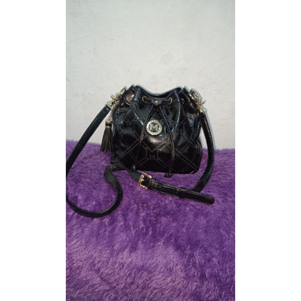 Metrocity Metro City Serut Sling Bag Hitam