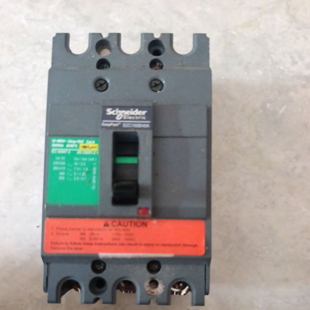 MCCB schneider EZC100B 40A