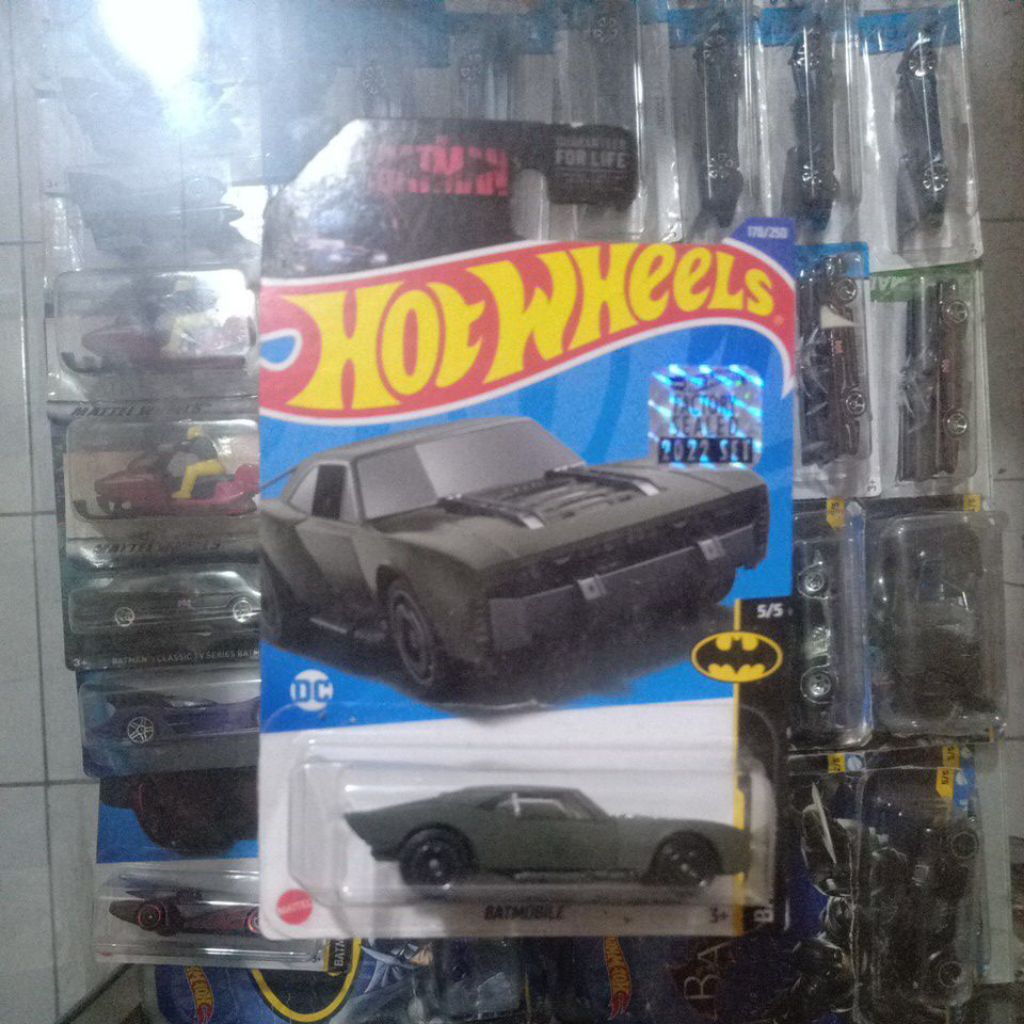 hot wheels Batmobile factory sealed 2022