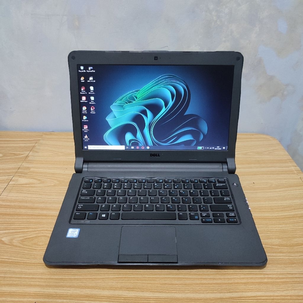 Laptop Dell Latitude 3350 Intel Core i3