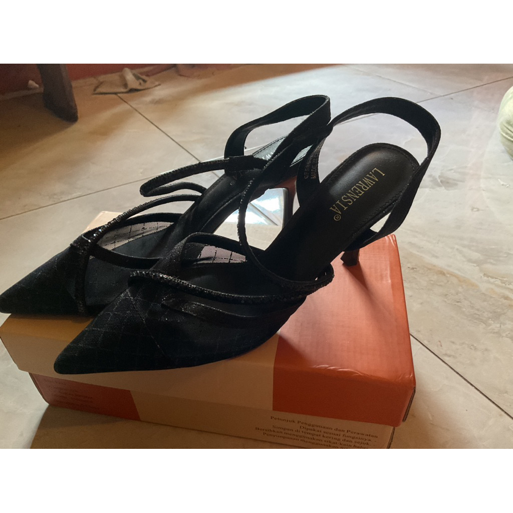 preloved heels Lawrensia