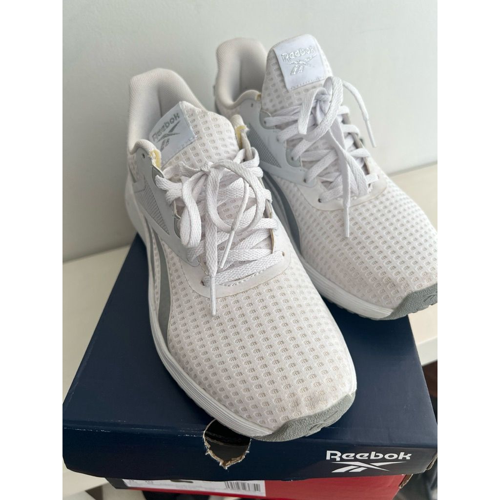 sepatu reebok preloved like new second seperti baru running shoes women wanita