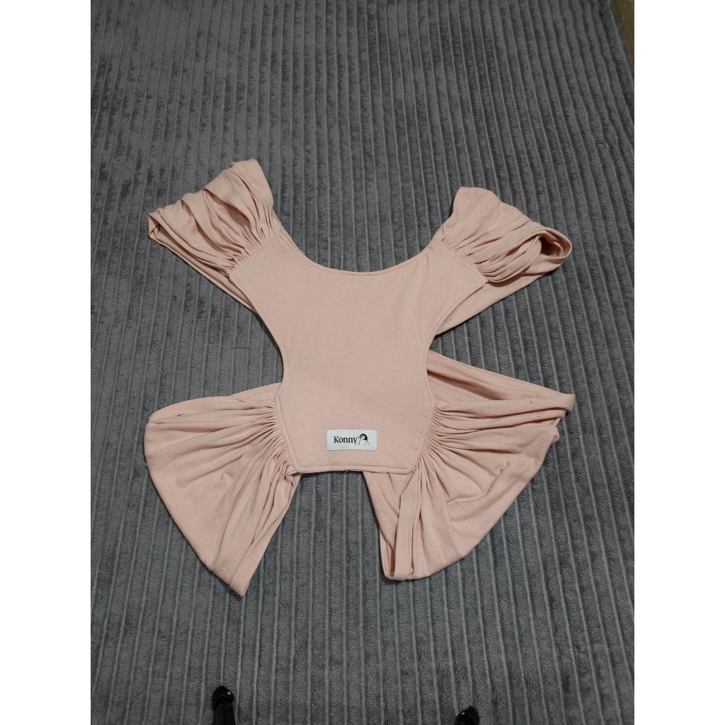 Gendongan wrap instant Mshape dari konny warna baby pink