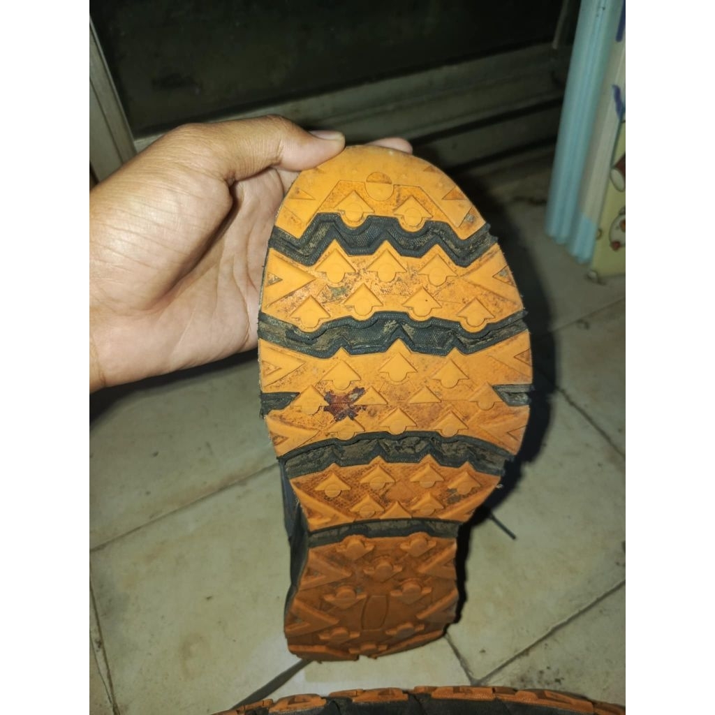 Sepatu trail run 910 yuza evo second uk 43