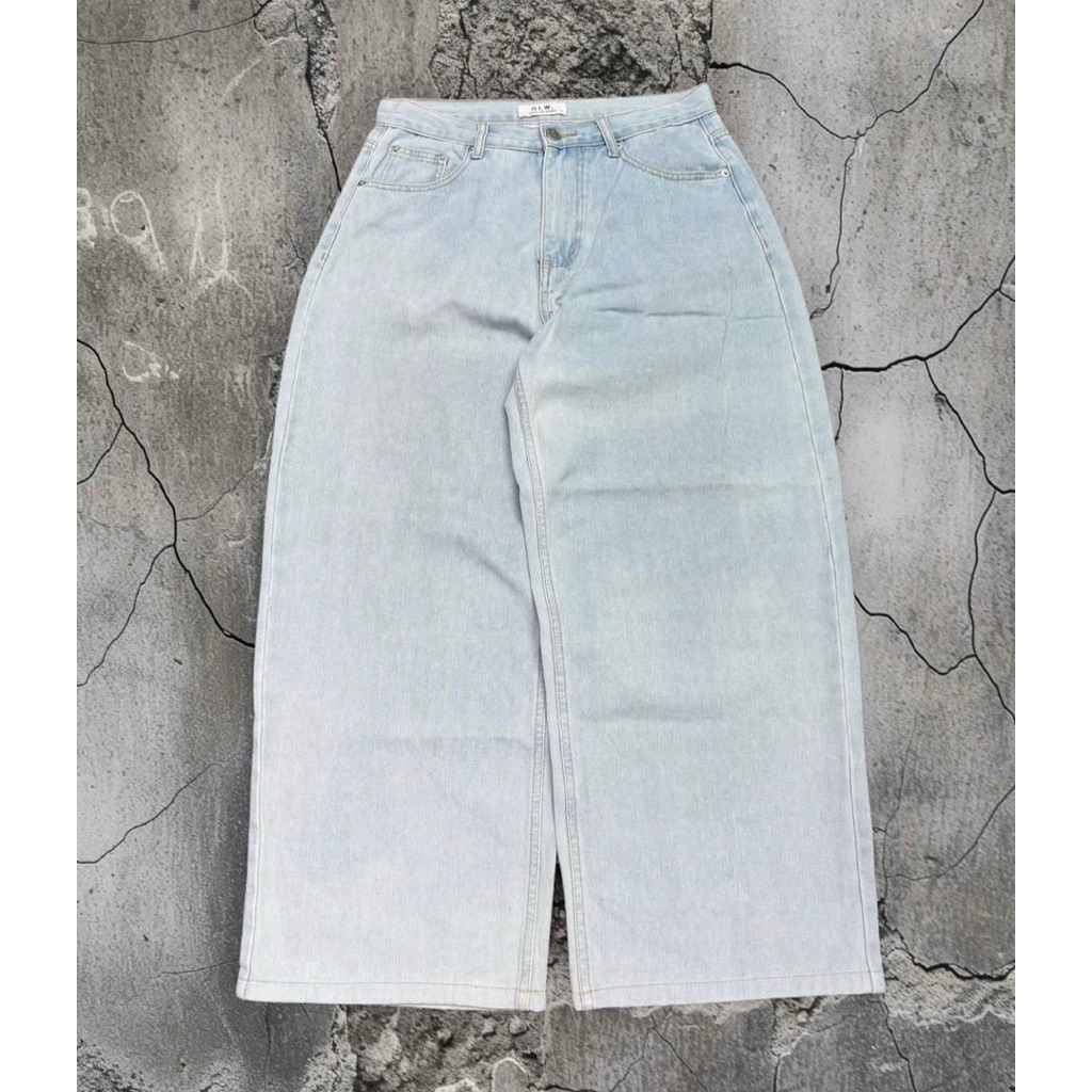 baggy blue jeans second