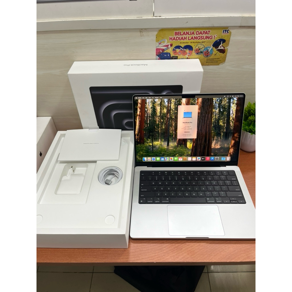 Second Macbook Pro M4 14 inch 2024 16/1TB Garansi iBox Panjang