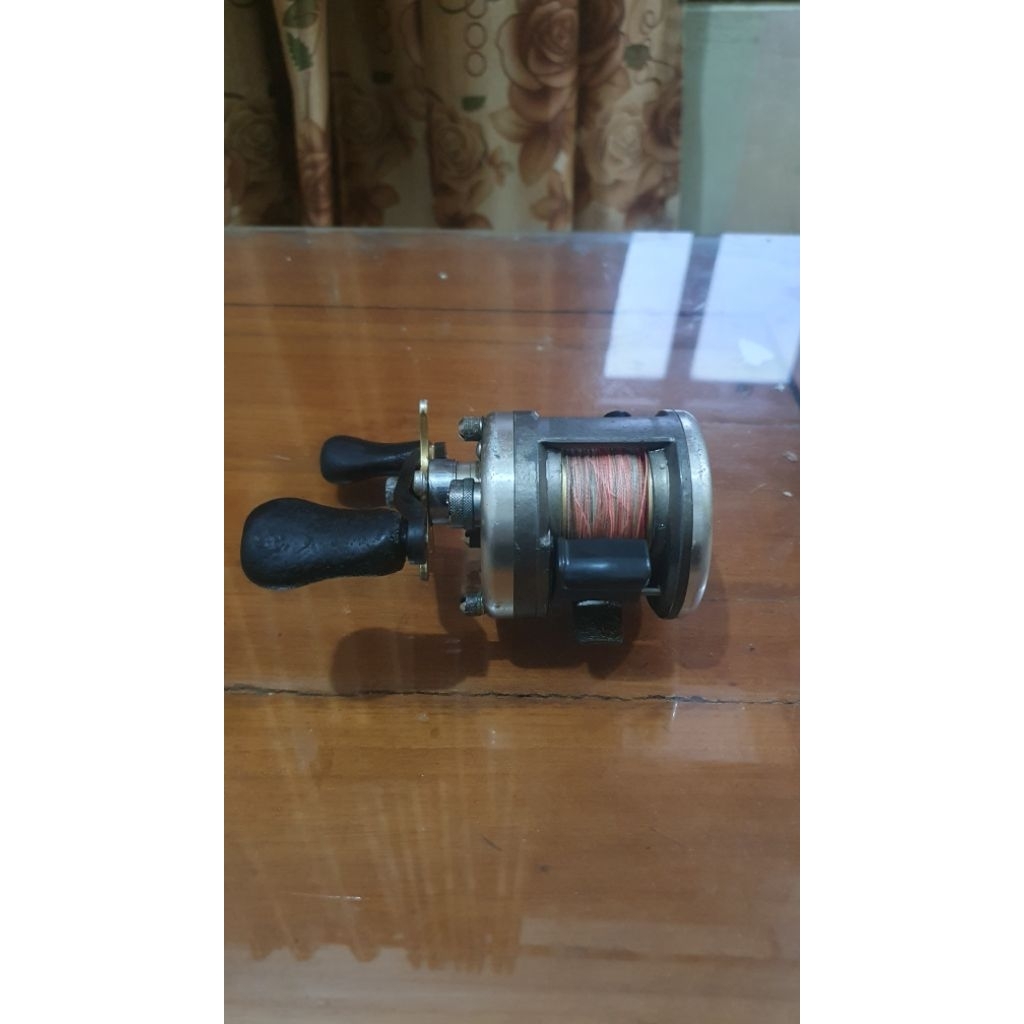 Shimano Cardiff 201 A BC Baitcasting Reel Round Reel