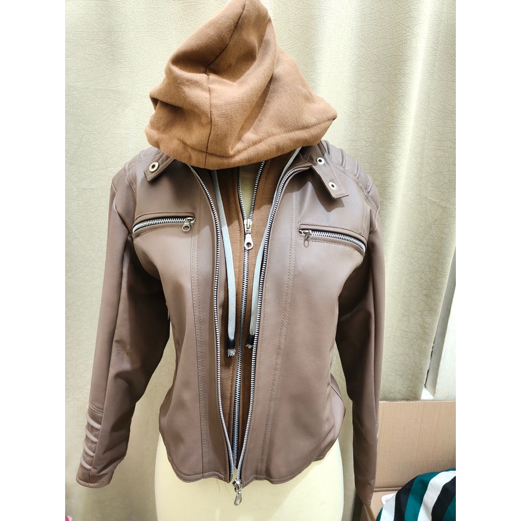 Jaket Kulit Wanita-Jaket musim dingin (preloved)