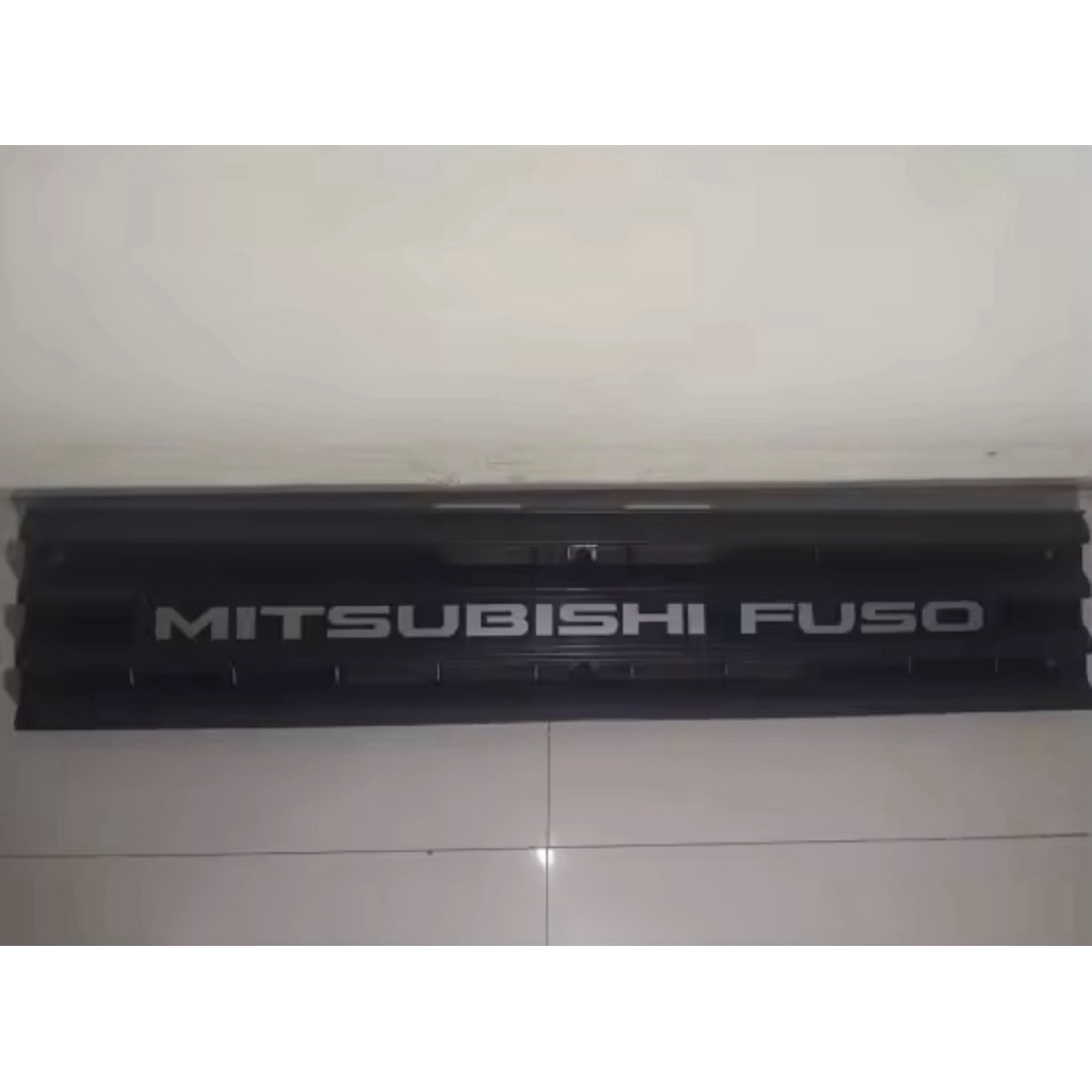Grill mitsubishi fuso 220ps