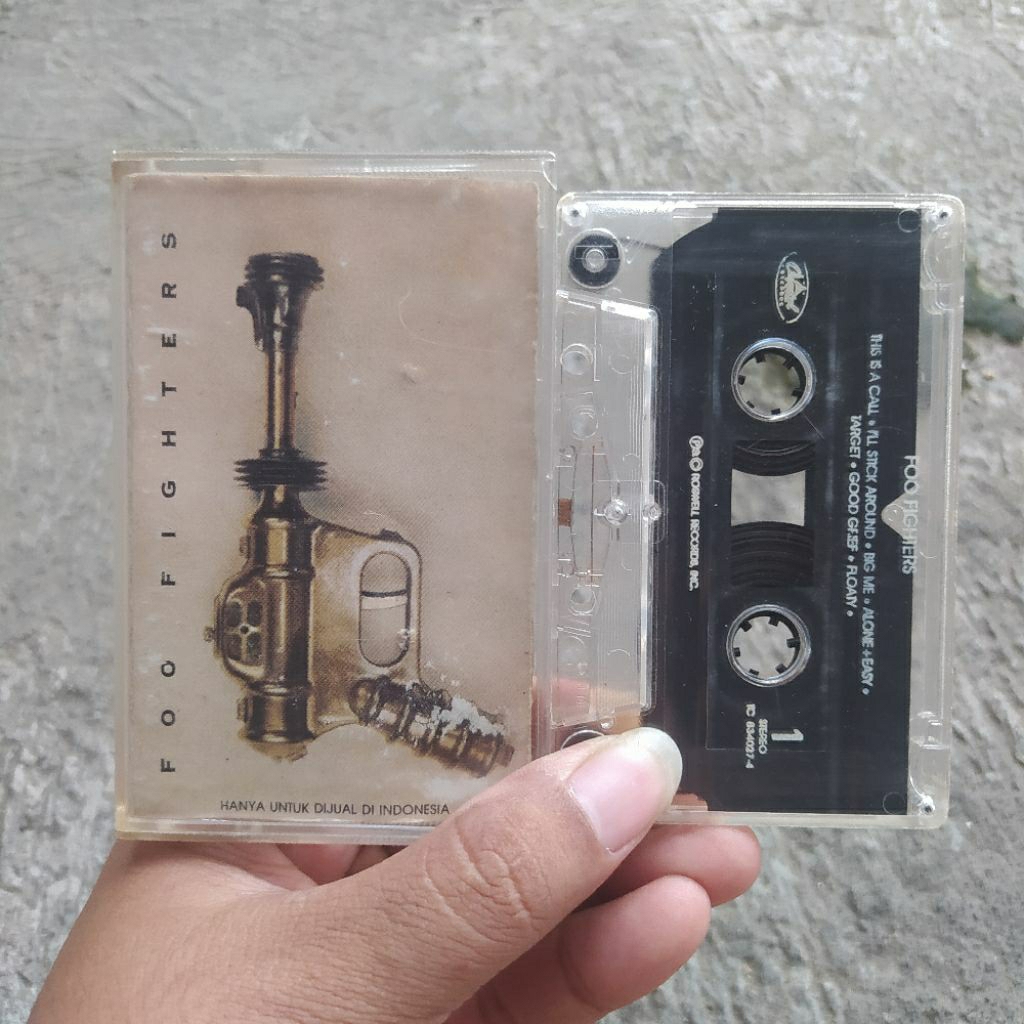 Kaset Pita Foo Fighters - Self Titled