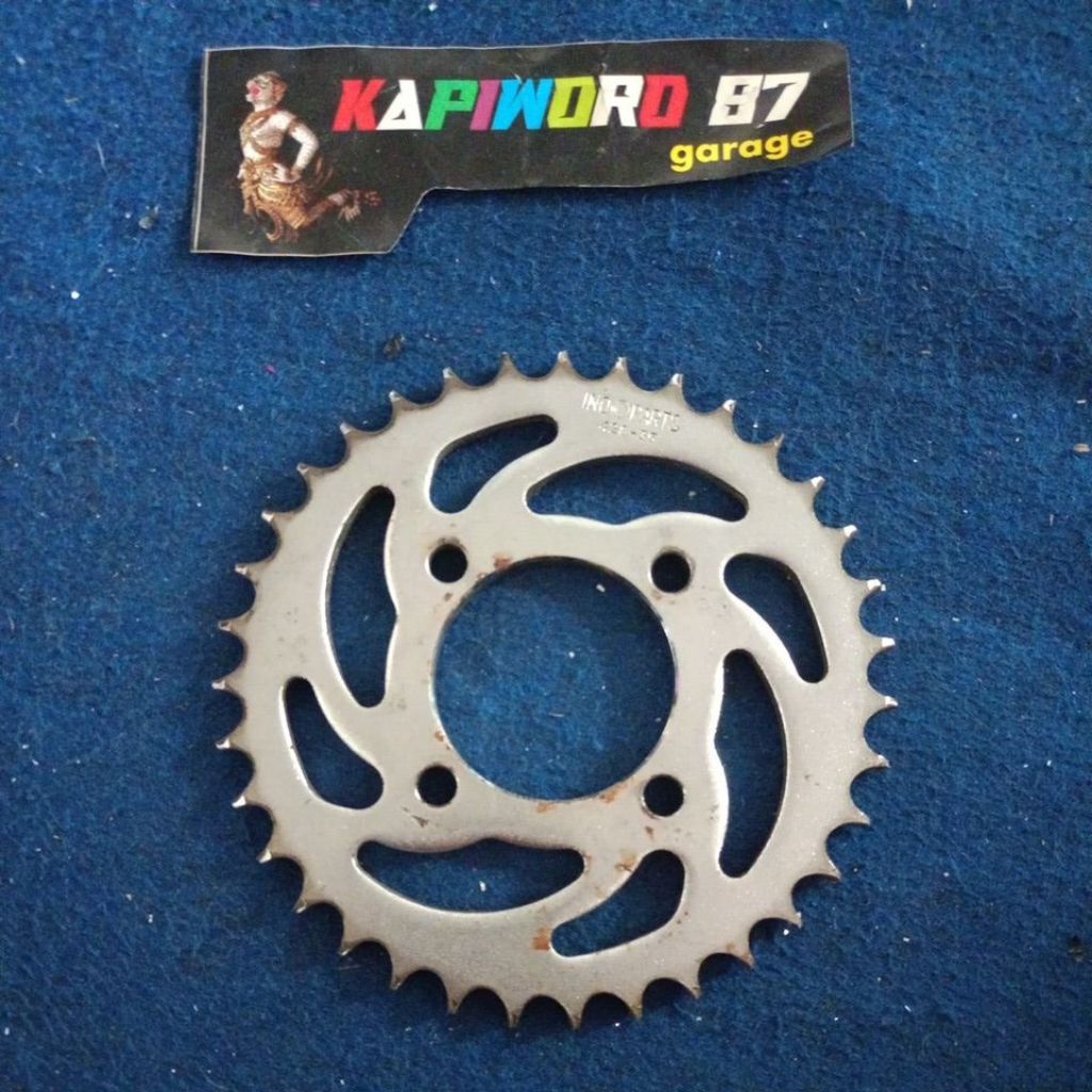 gear belakang Suzuki RC,tornado
